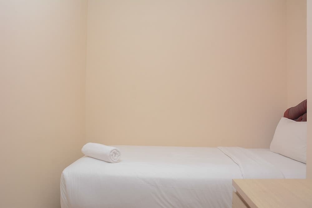 Warm and Cozy 2BR Apartment Woodland Park Residence