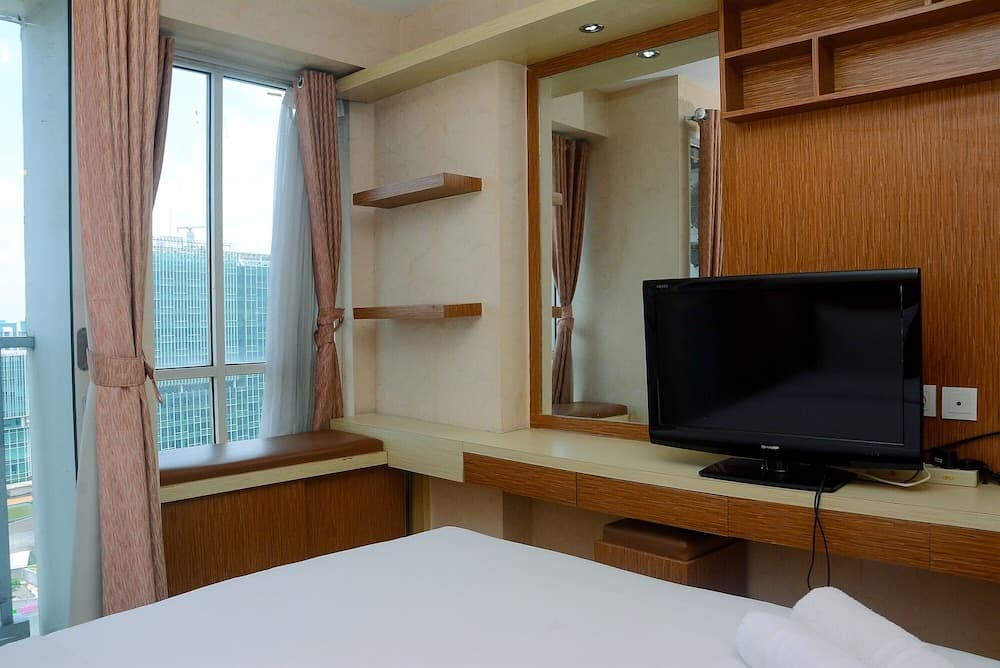 Comfort and Modern Studio Tifolia Apartment