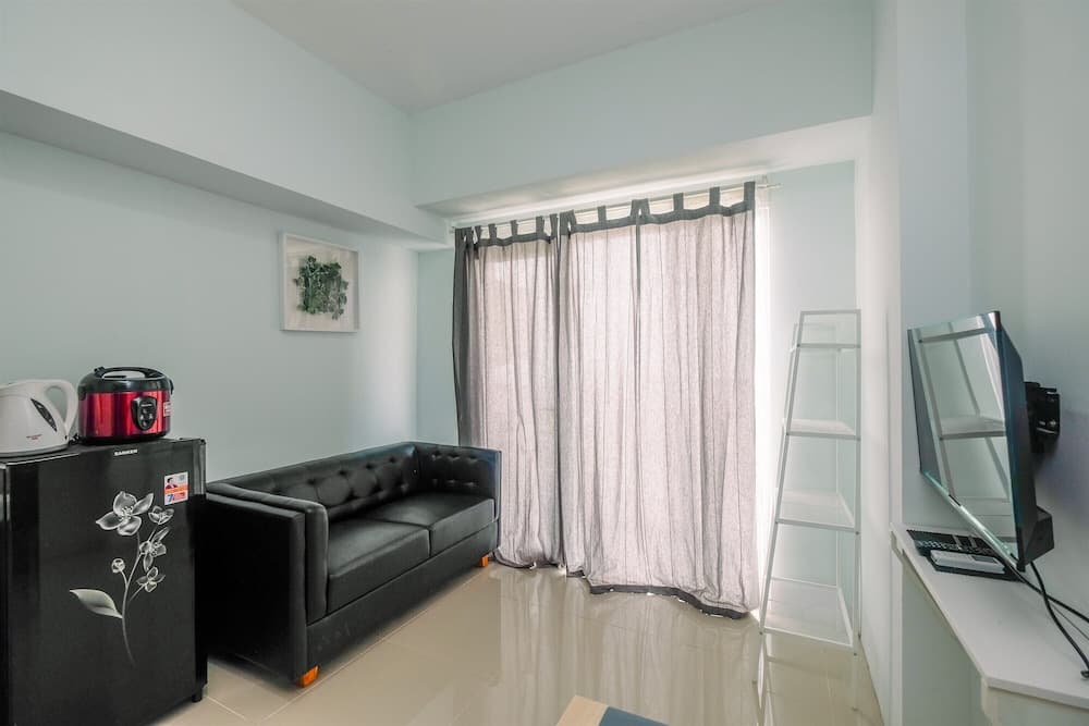 Cozy Stay 2BR Tamansari Mahogany Apartment
