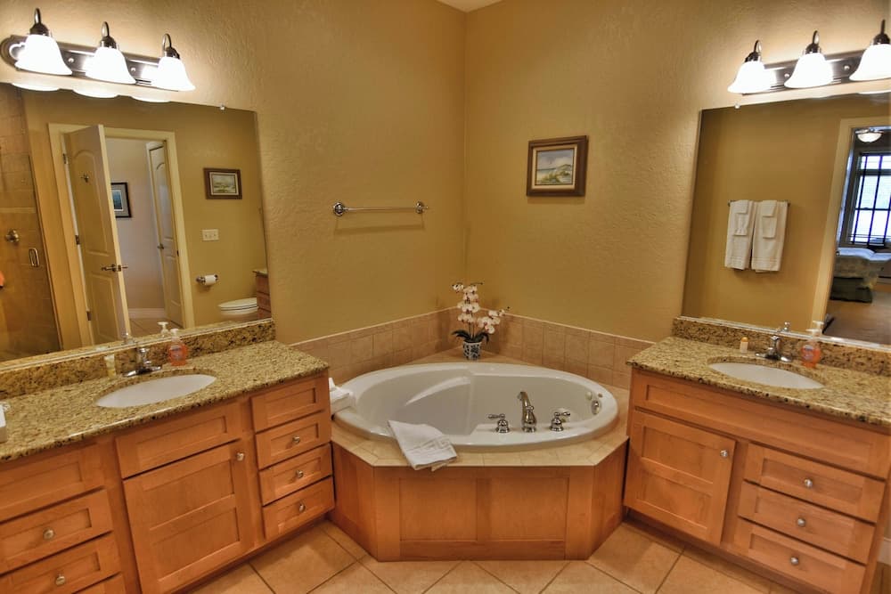 Unit 411a 1 BD/ 1 BA Condo