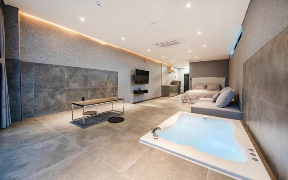 Sokcho W Spa Pool Villa Building A