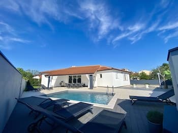 Stunning 3-bedroom Villa With a Private Pool-pula