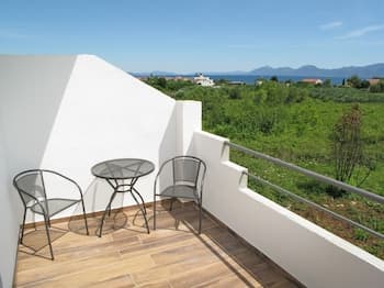 A1 - Modern apt With Balcony, sea View & Parking