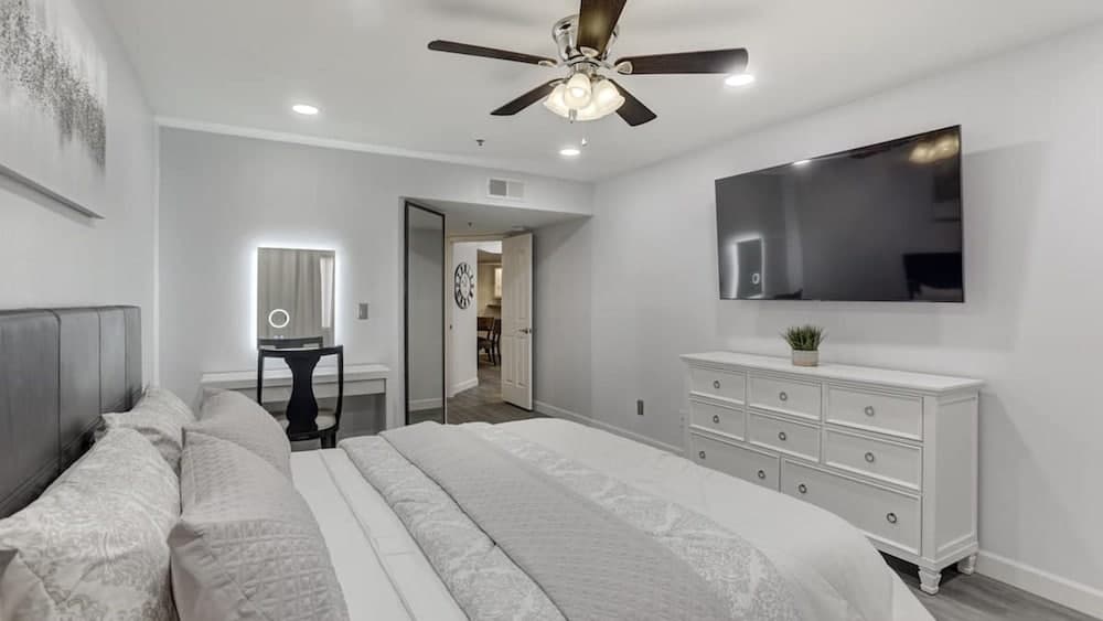 Executive 2 Bdrm Condo in the Heart of Biltmore!