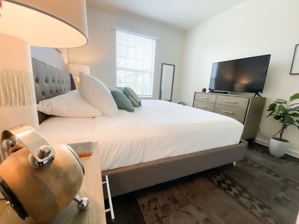 Fountain View. New! 3 Bedroom Condo by Redawning