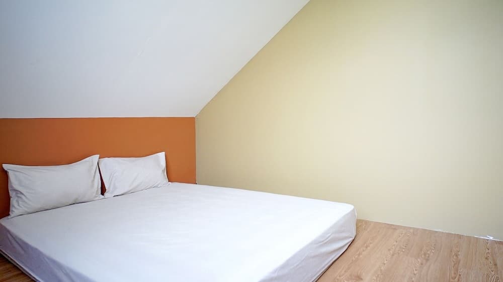 Villa Lisandsa by Ruang Nyaman