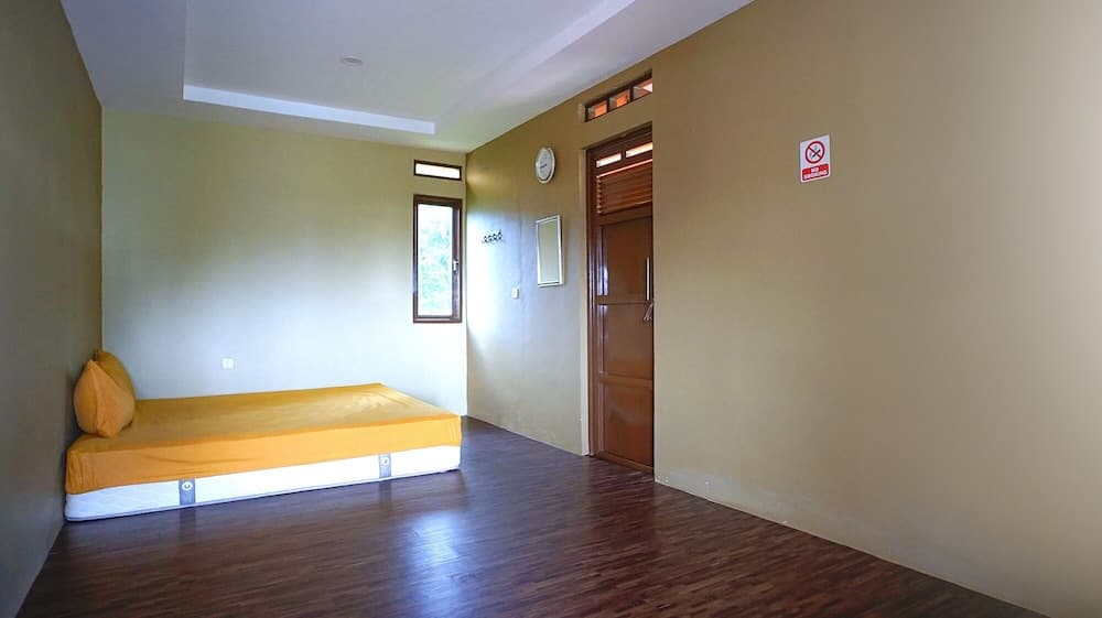 Villa Lisandsa by Ruang Nyaman