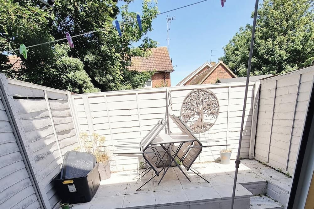 Apt - Sleeps 4/5 - Garden - Parking