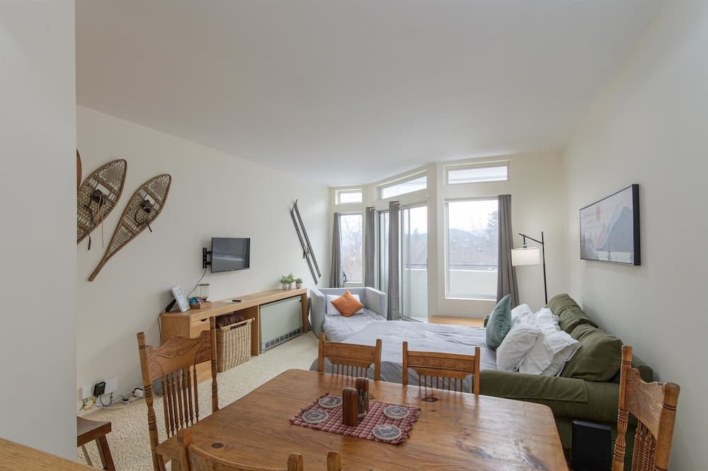 208 Village Gate Studio Bedroom Condo by RedAwning