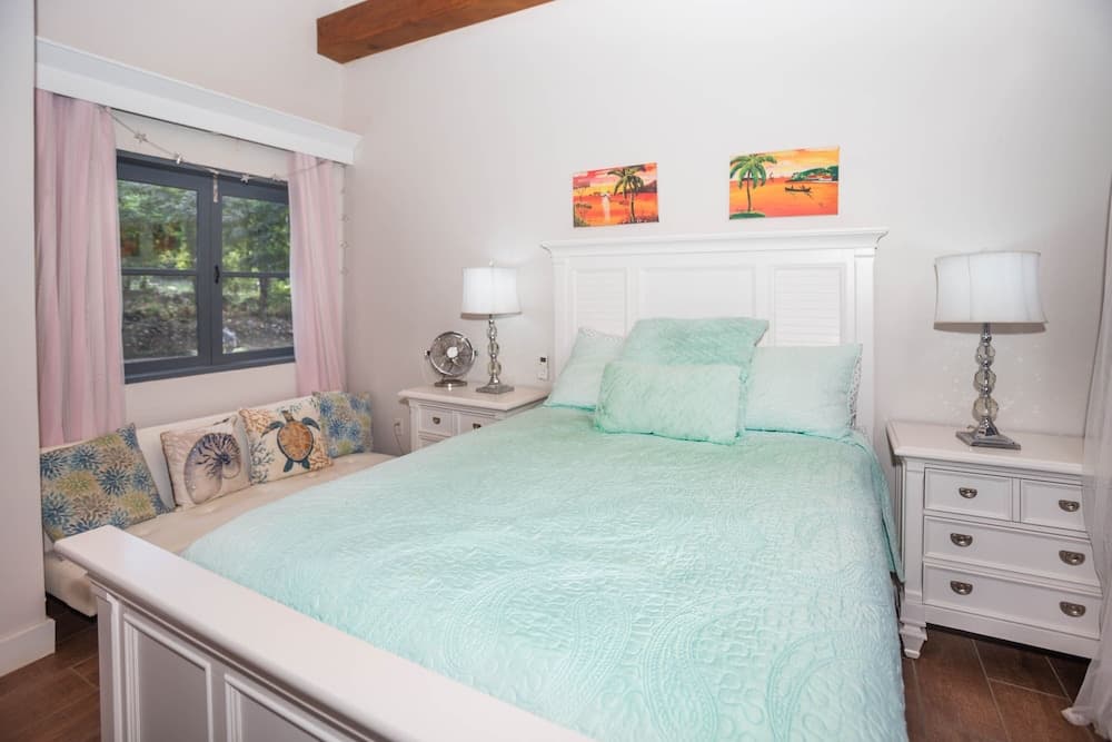 Casa Catarata 3 Bedroom Home by RedAwning