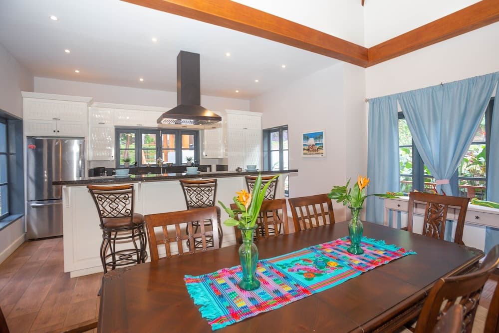 Casa Catarata 3 Bedroom Home by RedAwning