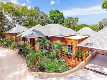 Casa Catarata 3 Bedroom Home by Redawning