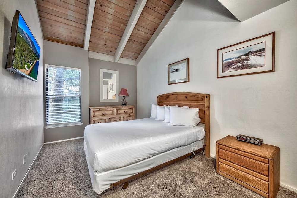 4 Bedroom Lakeview Townhouse With Loft - Sleeps 10! 4 Townhouse by Redawning