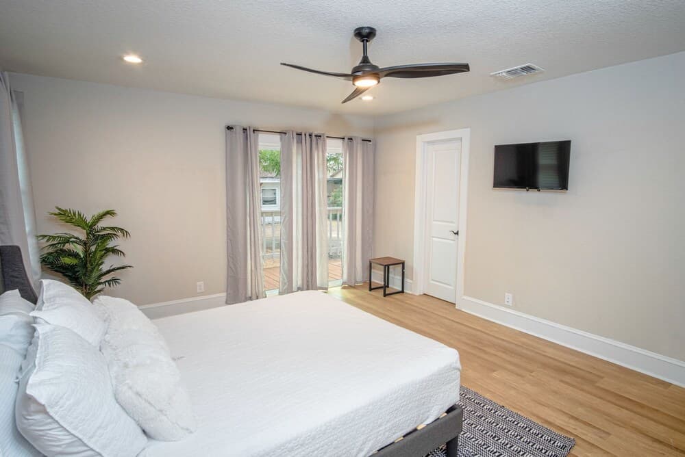 Brand New Remodeled 3br/2ba House Near Downtown