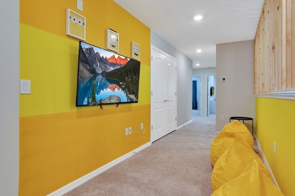 Summer Deal! 5 Bdrm Solterra Home!