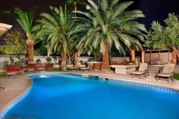 AZ Oasis! Heated Pool & Spa - Sport Court & Putting Greens Pool Table & Games!