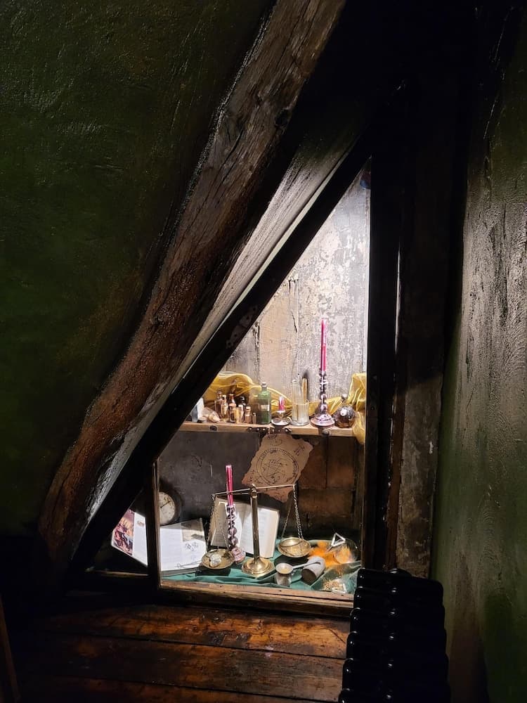 Hocus Pocus Tiny Hotel