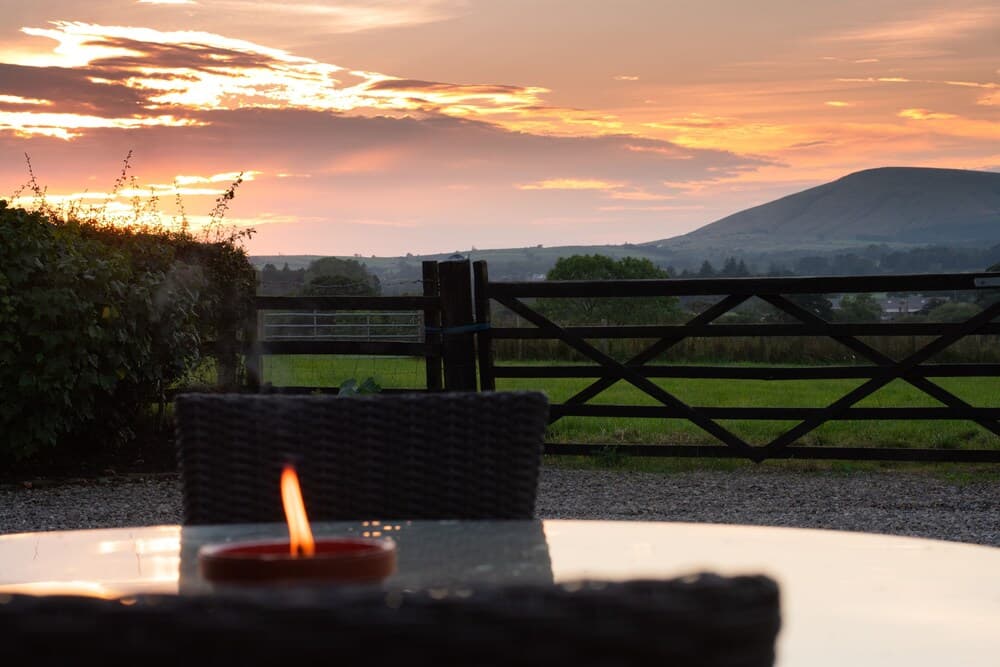 Beautiful Secluded 2-bed Barn With Woodfire Hottub
