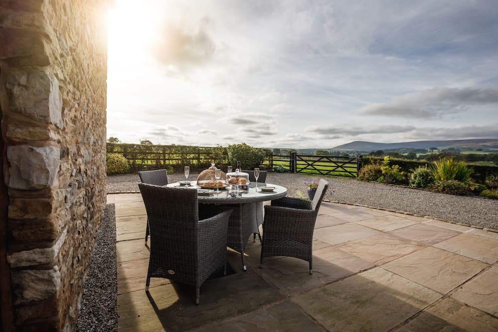 Beautiful Secluded 2-bed Barn With Woodfire Hottub