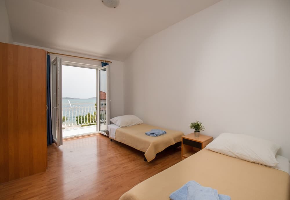 Beachfront Apartment Gaj 8