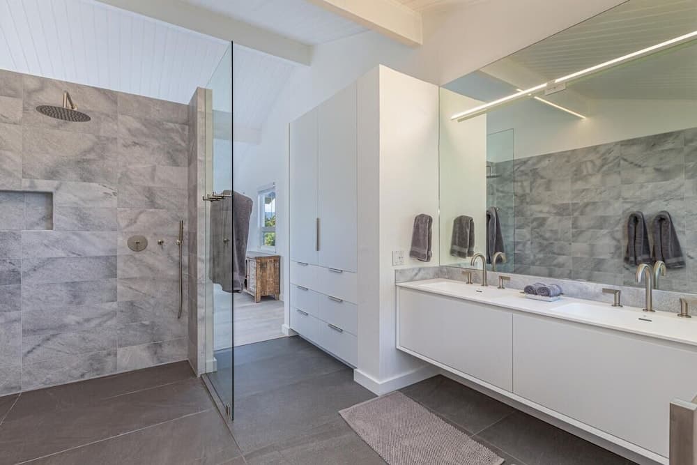 Hale Mauna Nui 4 Bedroom Home by RedAwning