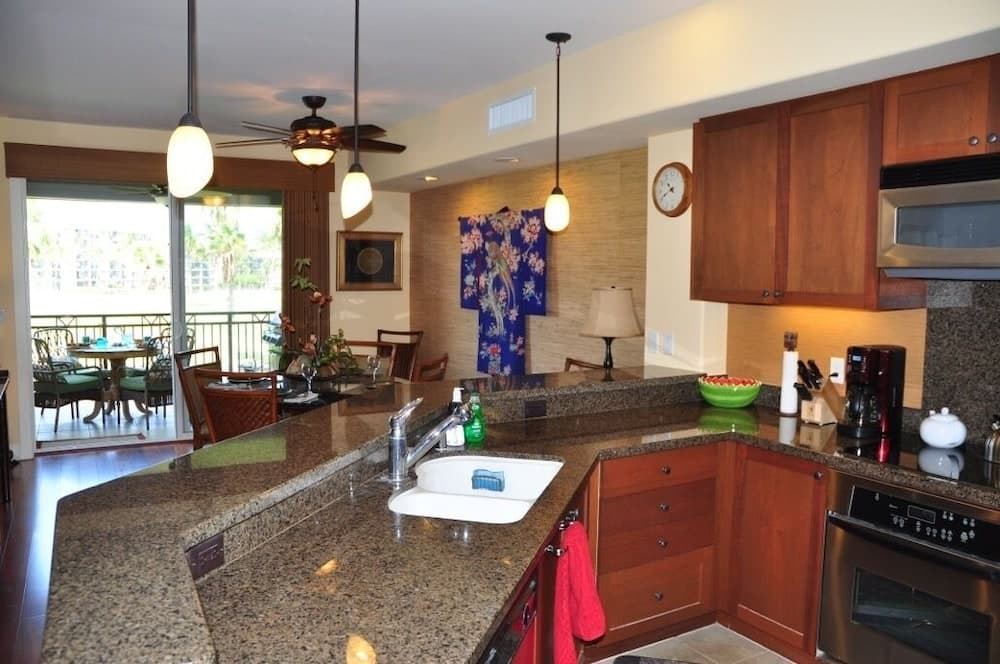 Halii Kai 9g 3 Bedroom Condo by RedAwning