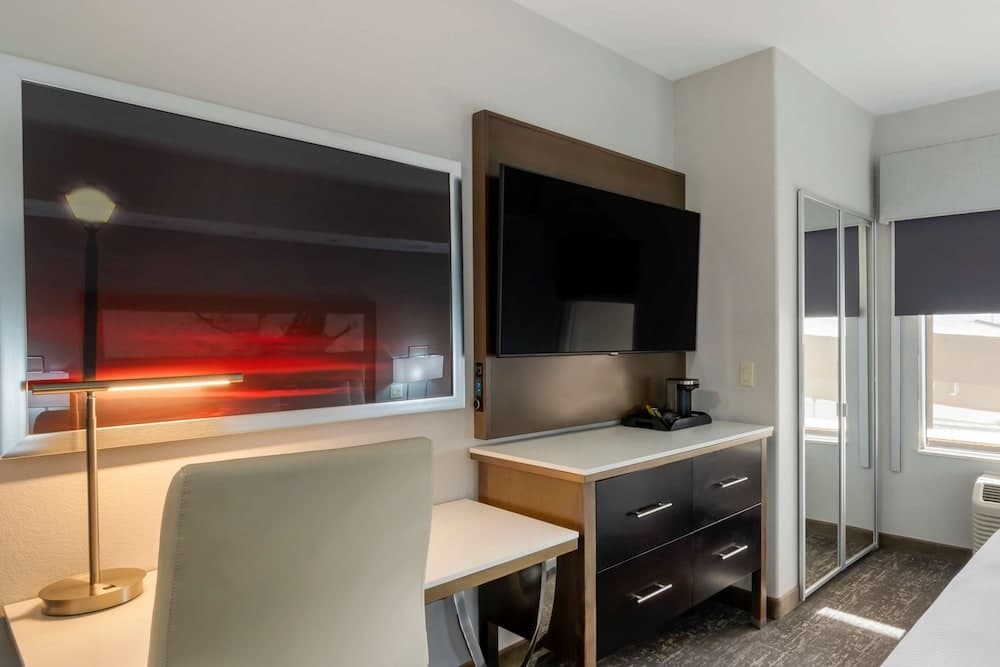 Best Western Premier Liberty Inn & Suites