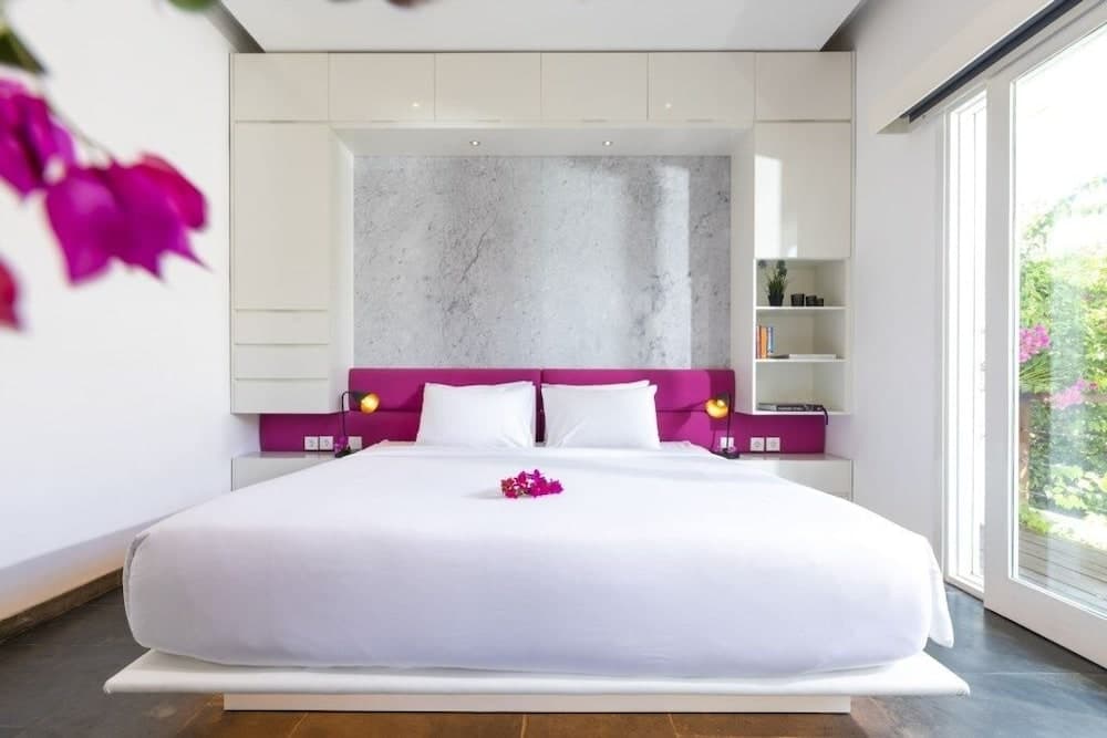 Villa La Sirena 2 Minutes From Beach 3 Bedroom Villa by RedAwning