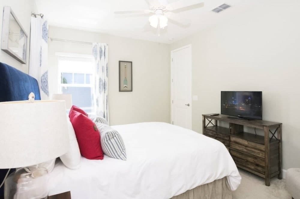 5 Bed Reunion Resort 5 Bedroom Villa by Redawning