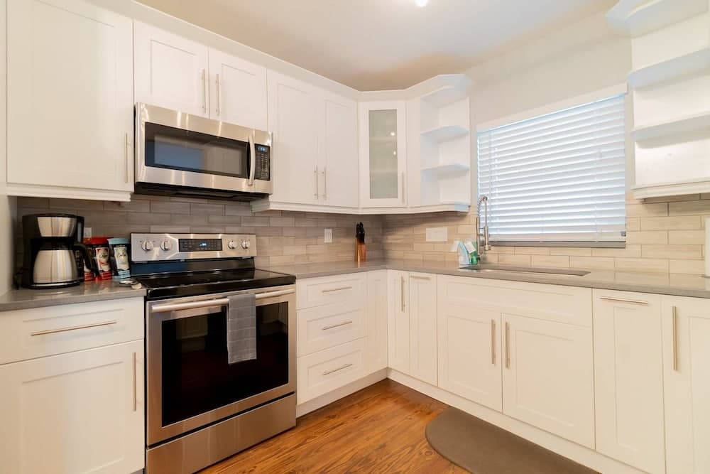 Northwood Harbor Home 3 Bed/ 3 Baths, Beach, Shops & Restaurants