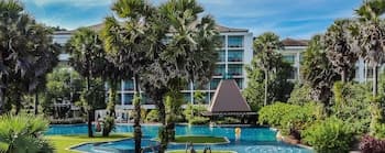 Naithonburi Beach Resort