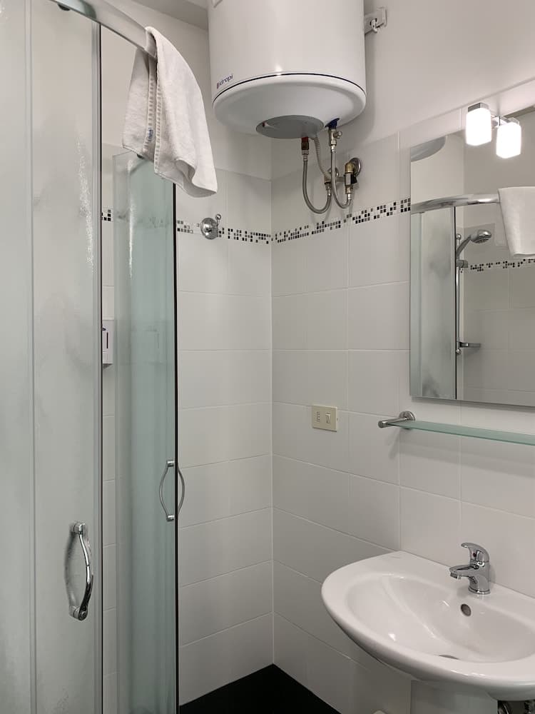 2 pax Studio, Month to Month Lease, Utility Costs Included