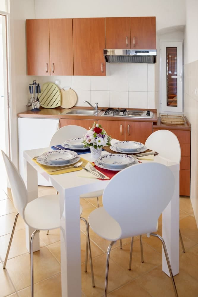 A1 - apt w. Terrace, Just 3 min Walk to the Beach