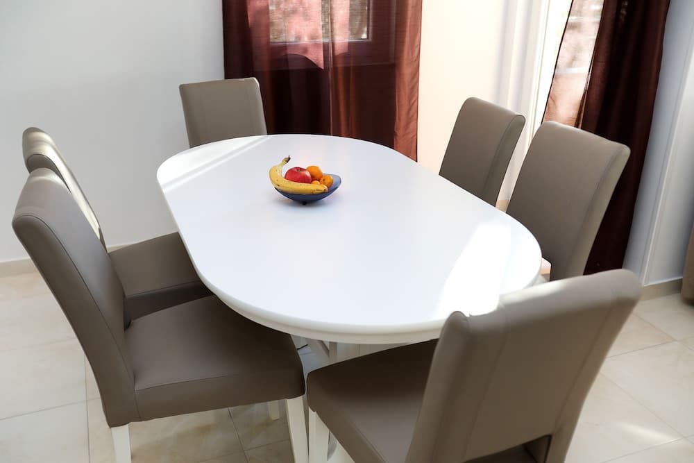 Lovely 2-bed Apartment in Okrug Gornji