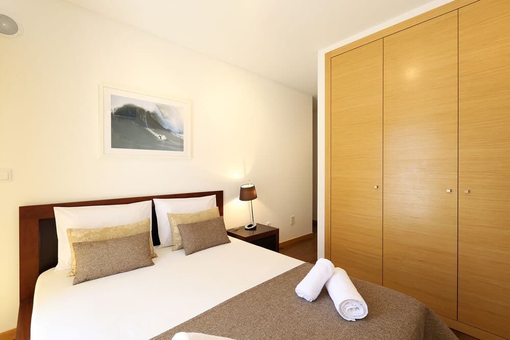 ALTIDO Nazare 3-BR Flat w/Terrace & Rooftop Pool