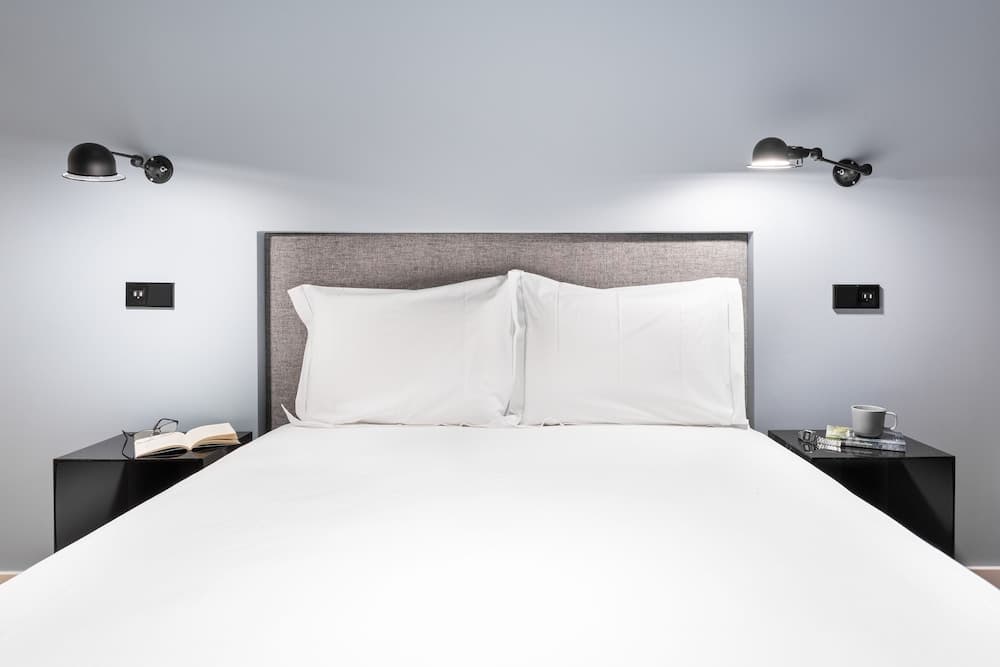 ALTIDO Smart Self Check-In 2-BR Apartment in Porto