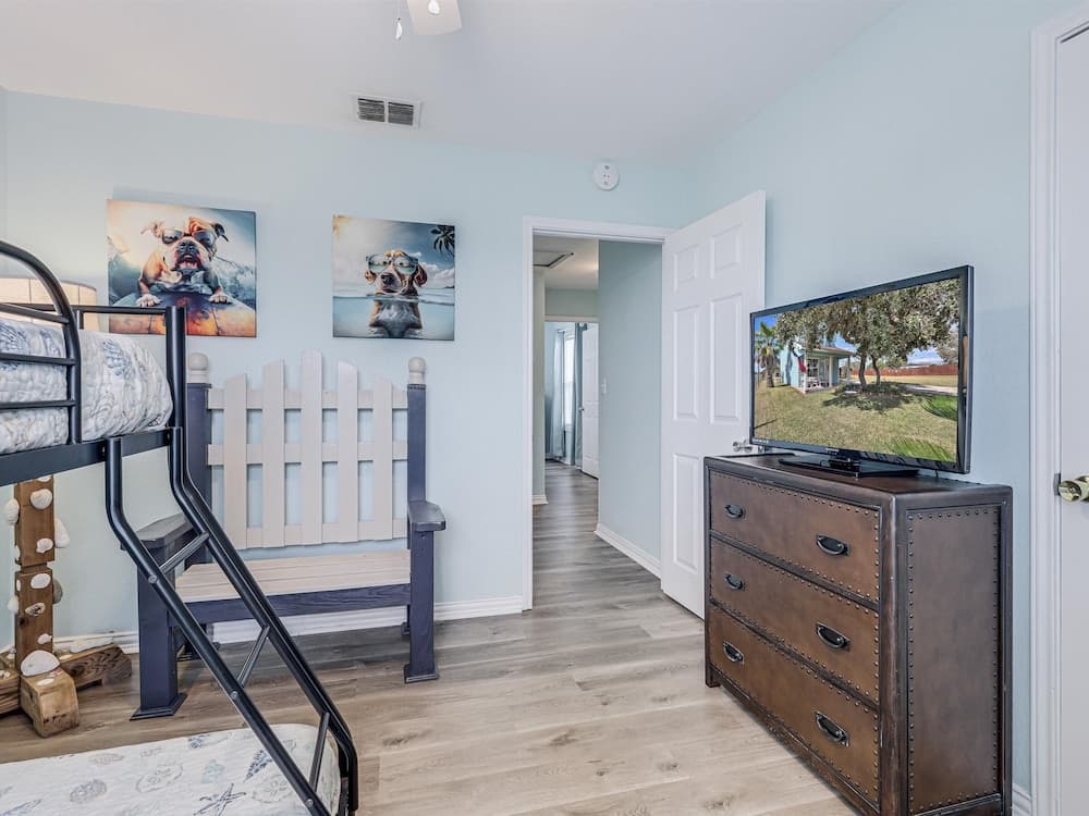 Fisherman's Inn 2 Bedroom Home by RedAwning