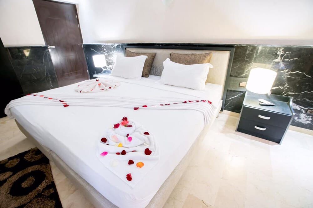 Villa Hadia and its Private Swimming Pool With Complimentary Breakfast