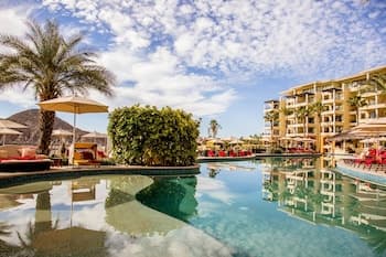 Spacious One Bedroom Suites With Kitchen, Bay Views & Access to Outdoor Pools