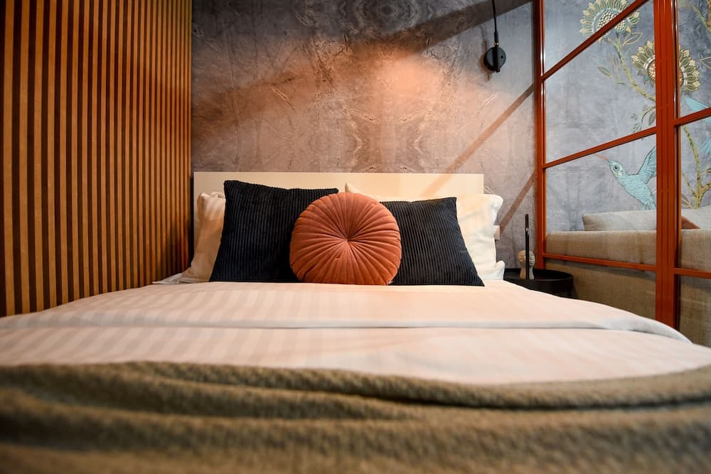 THE BIRD'S STORY. Plaza Residence Studio