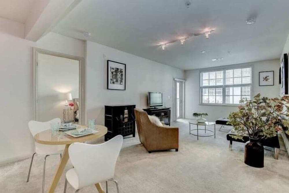 National at Clarendon