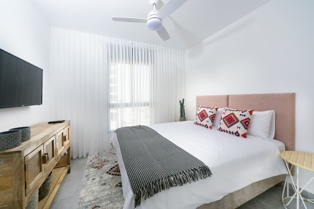 Vibrant Achziv Apartment