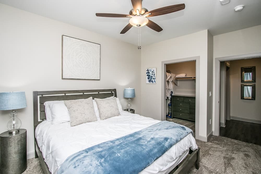 Rooftop Pool, Views, Close to Shops & Dining C4427