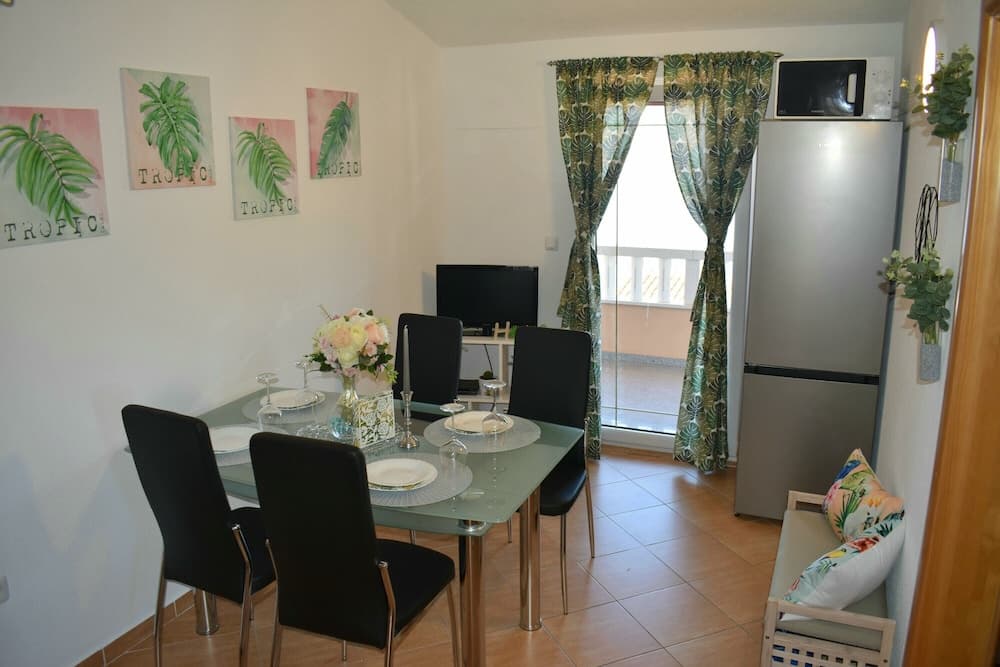 A2 - apt w. Terrace, Just 3 min Walk to the Beach