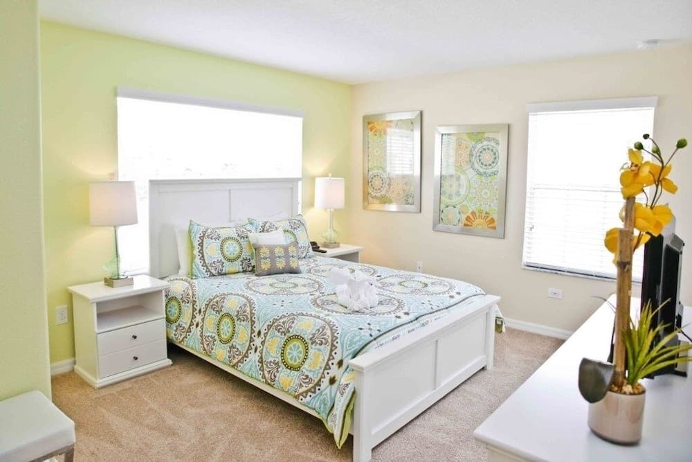 2931 Banana Palm Road 5 Bedroom Townhouse by Redawning