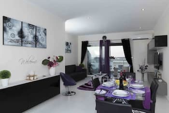 2 Sea View Luxury 2 Bed Apartment Close to Beach