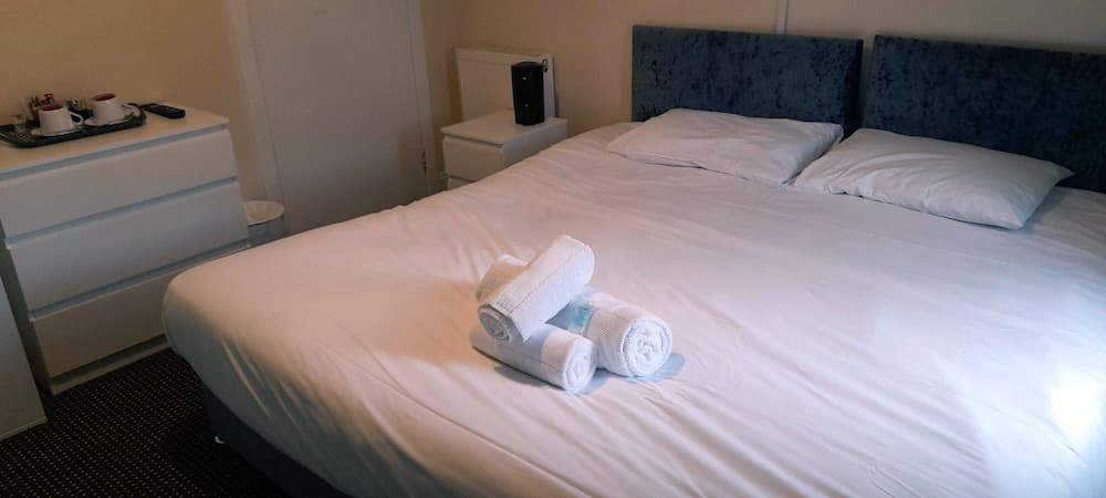 Irvine Riverside Guesthouse by Paymán Club