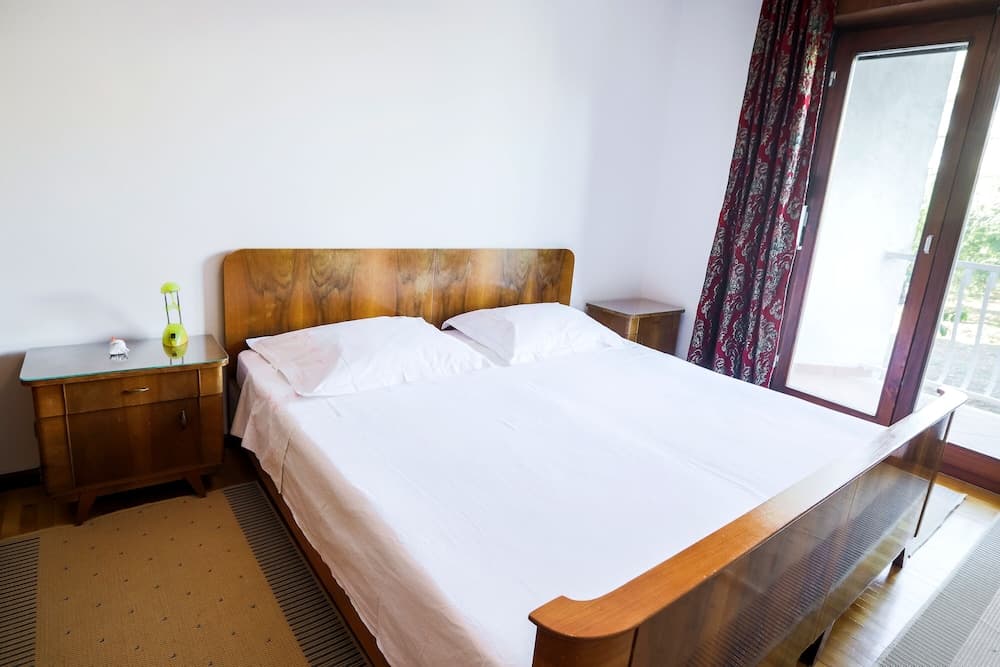 Captivating 2-bed Apartment in Podstrana