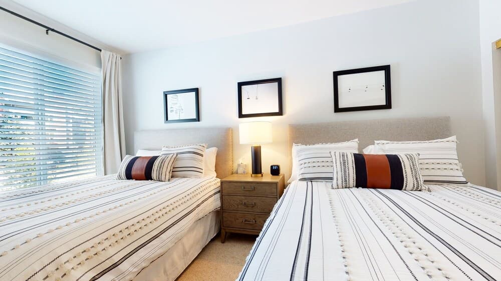 Silver Bear 21 Updated, Light and Bright, Walk to Canyon Lodge and Gondola by RedAwning