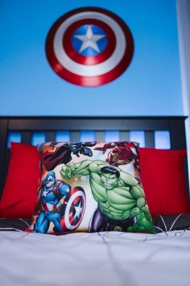 A Giant Themed Resort Villa Minutes From Disney! 8 Bedroom Home by Redawning